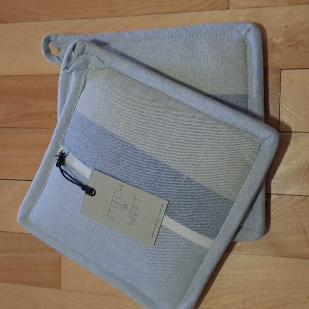 NWT Stitch & Weft pot holders